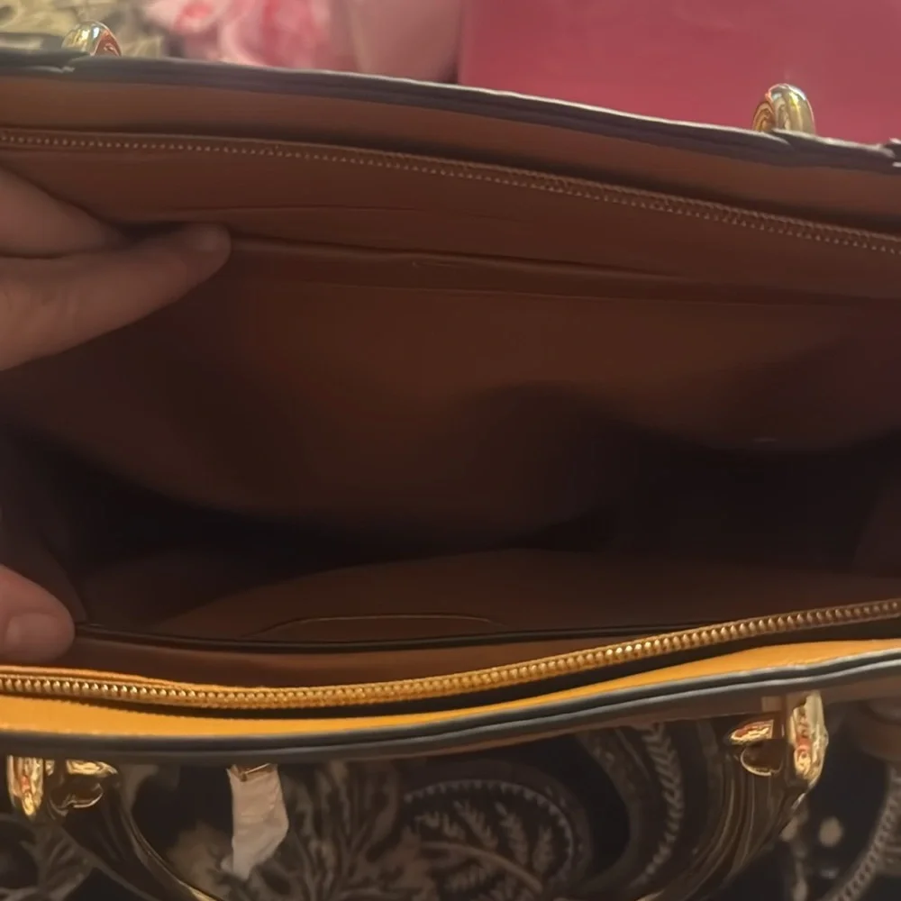 Elegant Brown Handbag with Faux Fur Strap including wallet and crossbody strap - Picture 4 of 4
